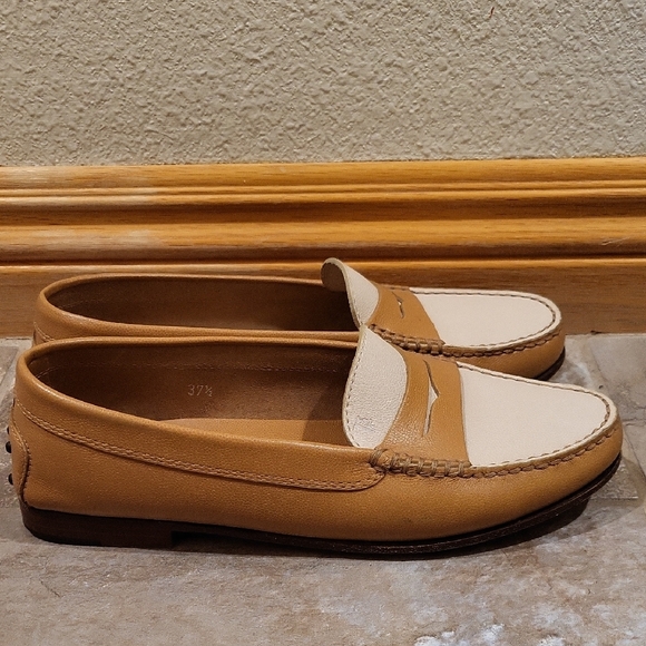 Tod's Tan and Cream Leather Loafers - Picture 5 of 10